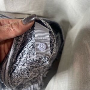 lululemon athletica Textured Black and White Scarf